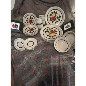 Sears Strawberries Stoneware 1971 20 Piece Set Complete.